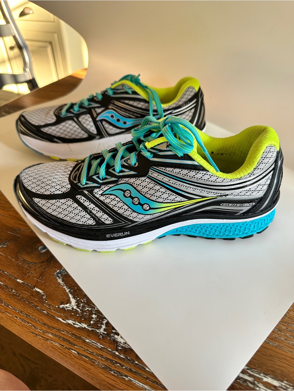 Saucony Guide 9 Everun Women's Running Shoes in White, Black, Teal and Lime 9.5 - Picture 2 of 13